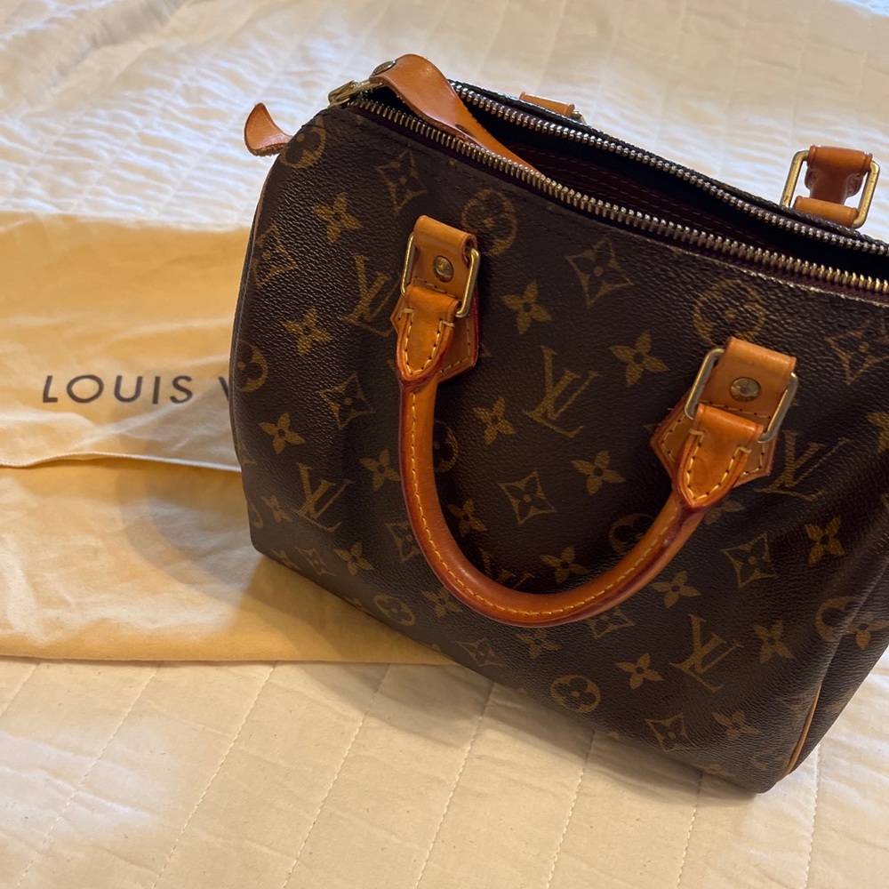 Authentic Louis Vuitton speedy 25